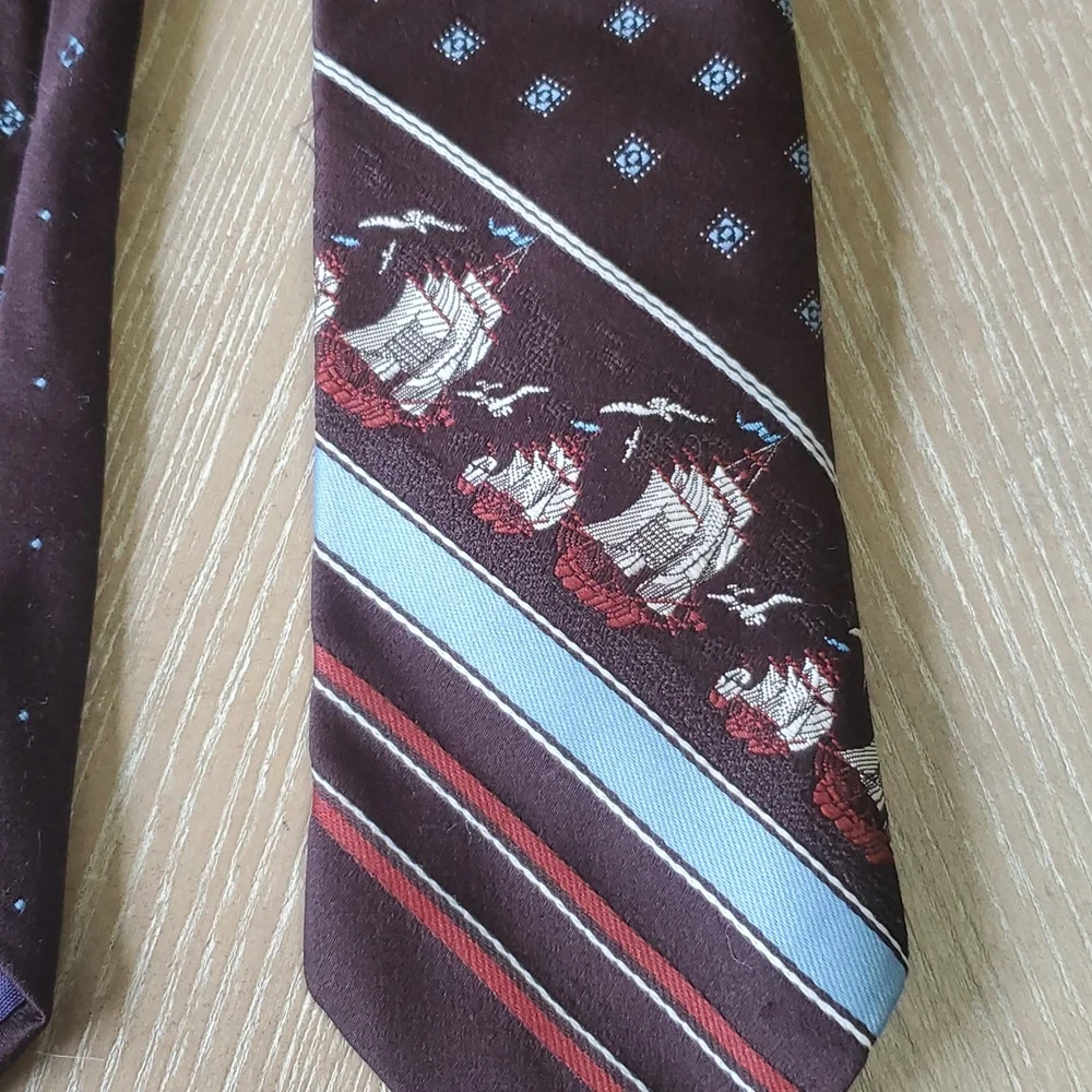 Vintage 1970's brown ship necktie - Picture 2 of 4
